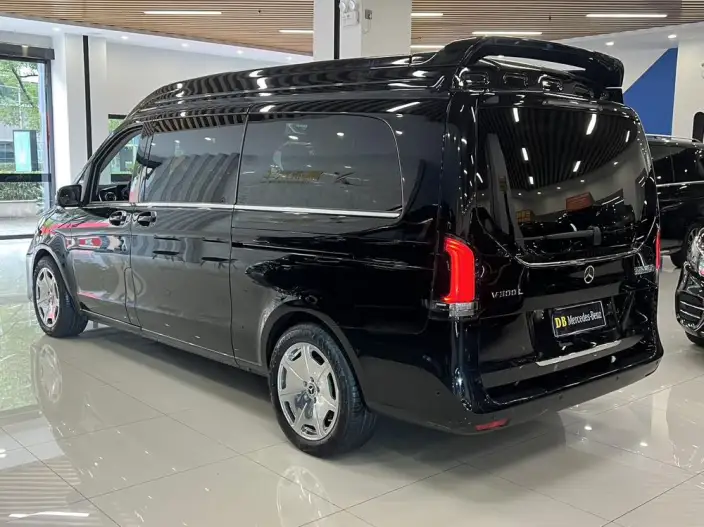 Mercedes-Benz V-Class 2024 Model V 300 L Long wheelbase Deluxe Edition – фото 4