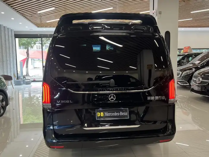 Mercedes-Benz V-Class 2024 Model V 300 L Long wheelbase Deluxe Edition – фото 5
