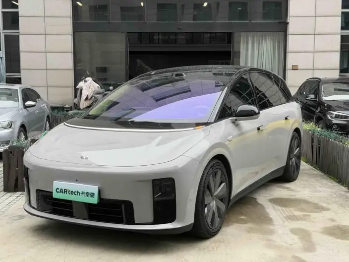 Li Auto i8 2025 Model Standard Edition – фото 1