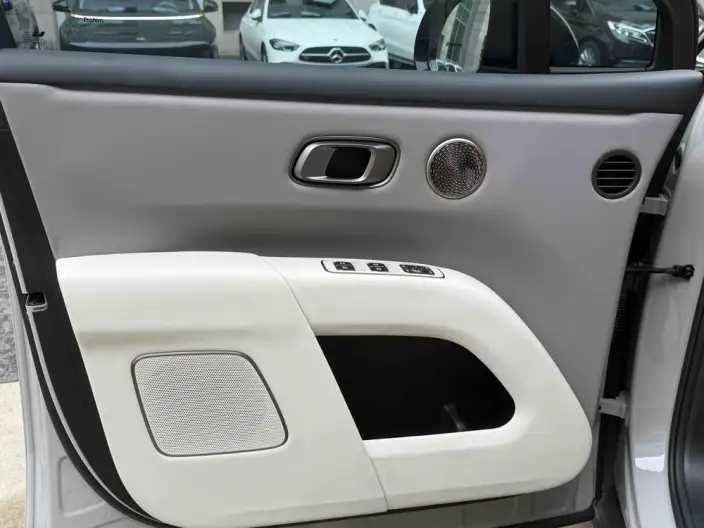 Li Auto i8 2025 Model Standard Edition – фото 7