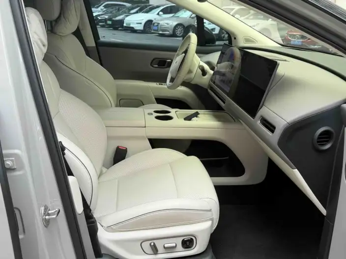 Li Auto i8 2025 Model Standard Edition – фото 8