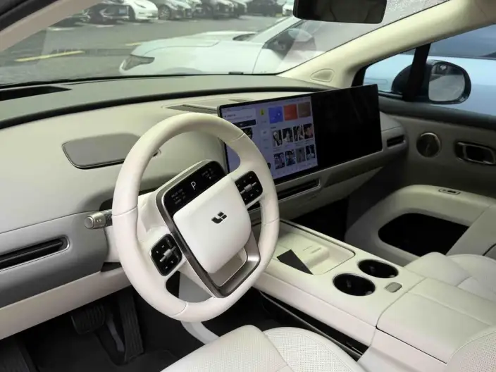 Li Auto i8 2025 Model Standard Edition – фото 10