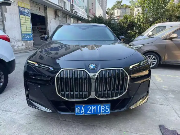 BMW 7 Series 2023 Model 735Li M Sports Set – фото 2