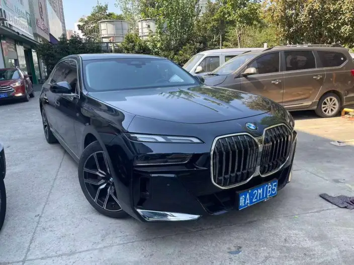 BMW 7 Series 2023 Model 735Li M Sports Set – фото 3