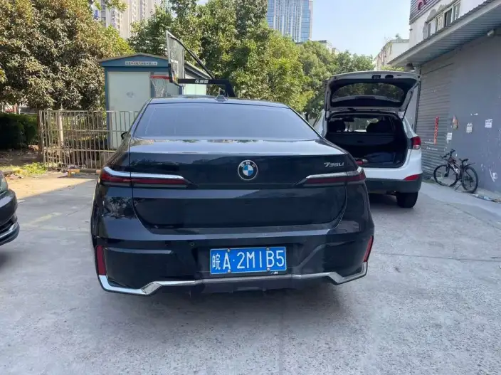 BMW 7 Series 2023 Model 735Li M Sports Set – фото 5