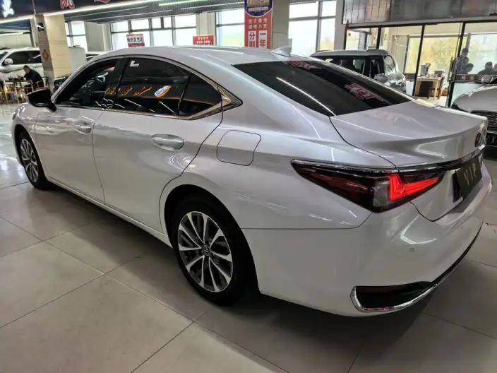 Lexus ES 2022 Model 200 Superior Edition