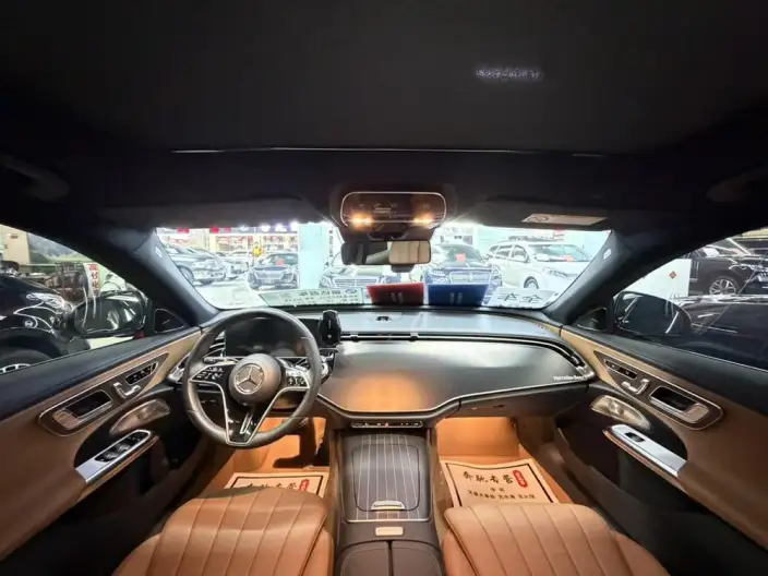 Mercedes-Benz E-Class 2024 Model E 300 L Luxury Model sedan – фото 8
