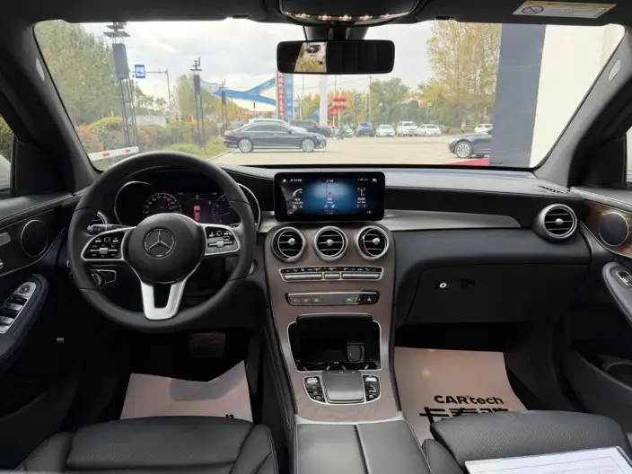 Mercedes-Benz GLC 2022 Model Facelift GLC 260 L 4MATIC Luxury Model – фото 8