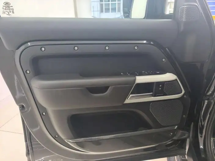 Land Rover Defender 2023 Model 110 3.0T P400 X-Dynamic HSE – фото 8