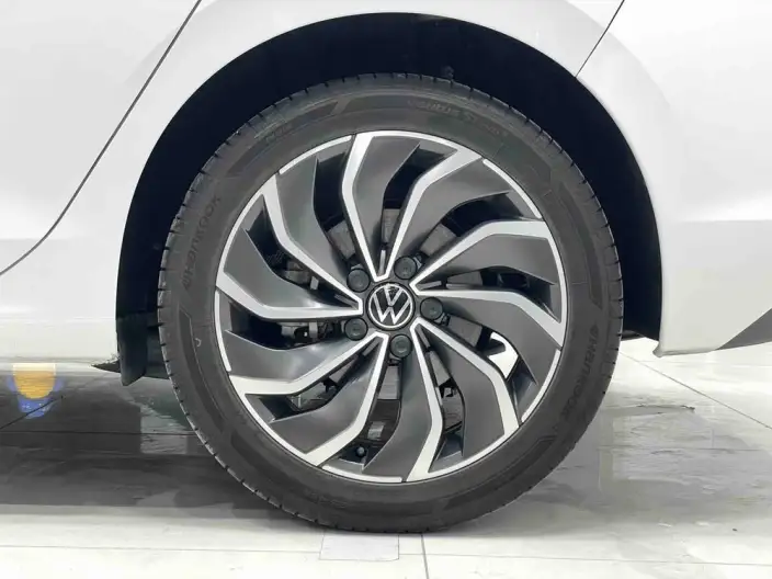 Volkswagen Golf 2023 Model 280TSI DSG Pro 20th Anniversary Memorial – фото 7