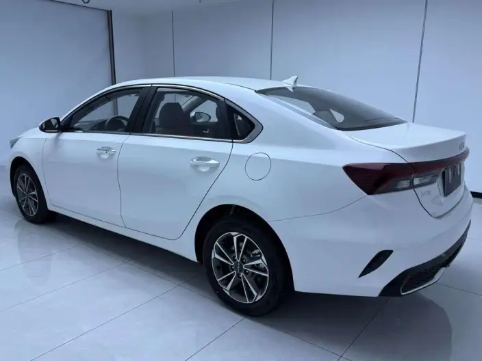 Kia K3 2023 Model 1.5L IVT Deluxe Edition – фото 3