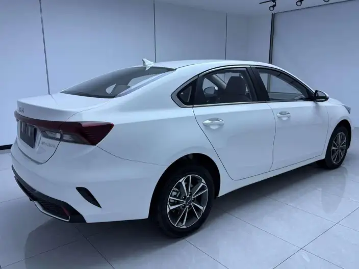 Kia K3 2023 Model 1.5L IVT Deluxe Edition – фото 5