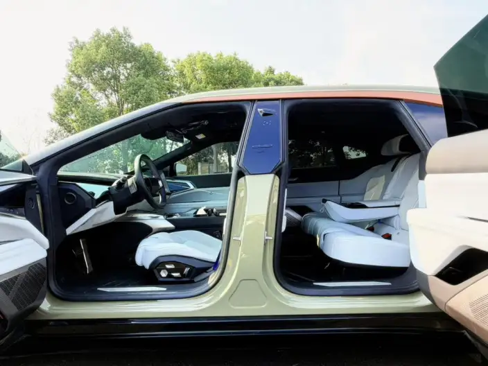 HiPhi Z 2023 Model 5 seat Edition – фото 10
