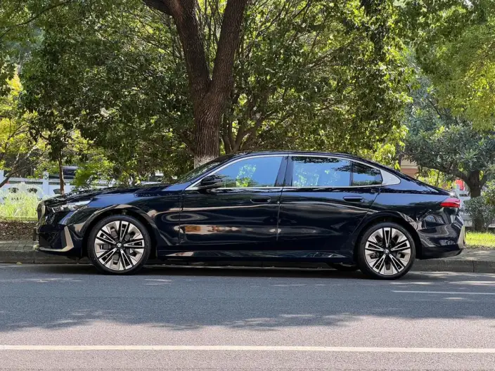 BMW 5 Series 2025 Model 530Li Exclusive Model Luxury Set – фото 4