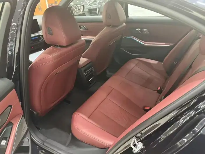 BMW 3 Series 2025 Model 330i M Sports Night Set – фото 9