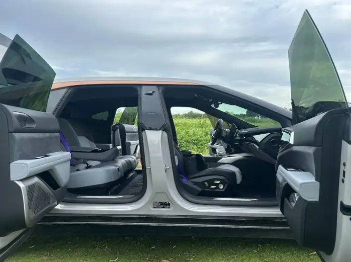 HiPhi Z 2023 Model 5 seat Edition – фото 10