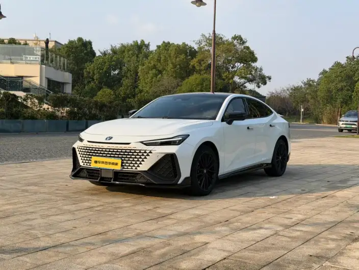 Changan UNI-V 2023 Model 2.0T Fengsu Edition – фото 1