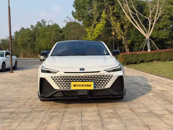 Changan UNI-V 2023 Model 2.0T Fengsu Edition – фото 2
