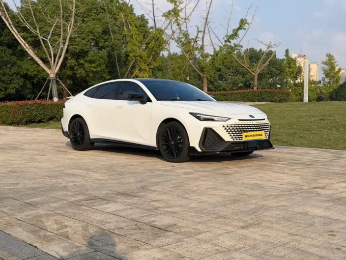 Changan UNI-V 2023 Model 2.0T Fengsu Edition – фото 3
