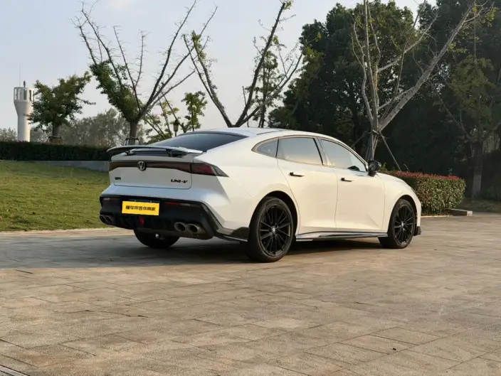 Changan UNI-V 2023 Model 2.0T Fengsu Edition – фото 7
