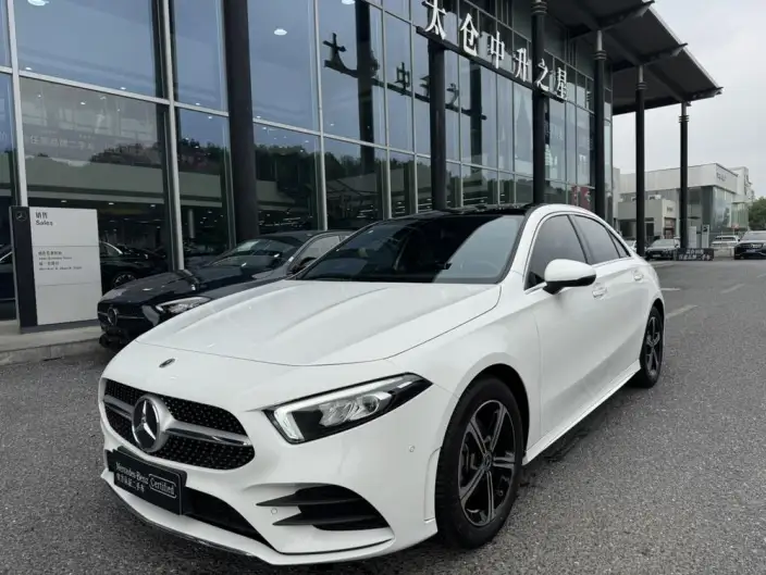 Mercedes-Benz A-class 2023 Model A 200 L Sports sedan Fashion Edition – фото 1