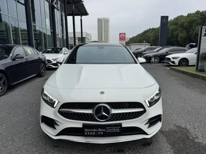 Mercedes-Benz A-class 2023 Model A 200 L Sports sedan Fashion Edition – фото 2