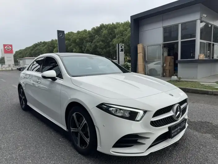 Mercedes-Benz A-class 2023 Model A 200 L Sports sedan Fashion Edition – фото 3