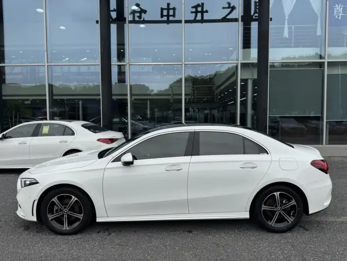 Mercedes-Benz A-class 2023 Model A 200 L Sports sedan Fashion Edition – фото 4
