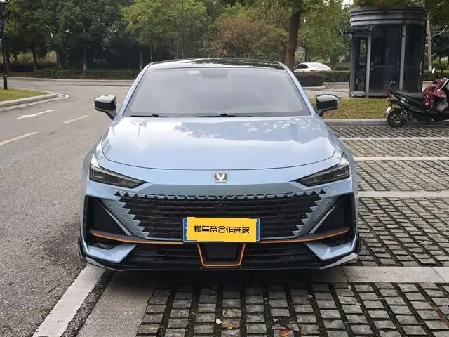 Changan UNI-V 2023 Model 1.5T Sports Edition – фото 2