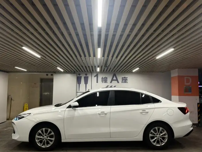 Roewe i5 2024 Model 1.5L CVT Zunrong Edition