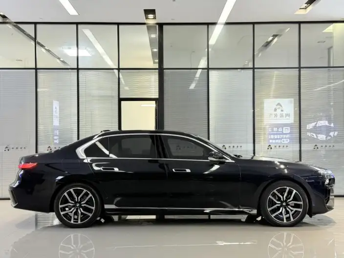 BMW 7 Series 2023 Model 735Li M Sports Set – фото 7