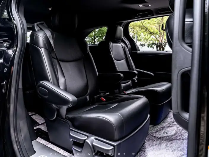 Toyota Sienna 2024 Model Hybrid 2.5L 4WD Deluxe Edition – фото 5
