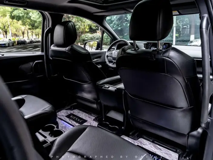 Toyota Sienna 2024 Model Hybrid 2.5L 4WD Deluxe Edition – фото 6