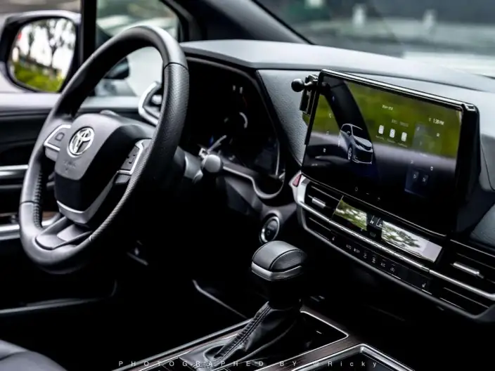 Toyota Sienna 2024 Model Hybrid 2.5L 4WD Deluxe Edition – фото 9