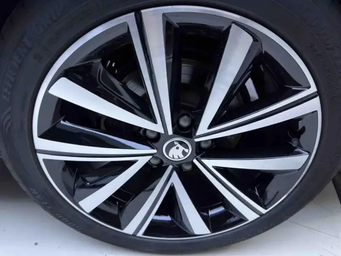 Skoda Superb 2023 Model Facelift TSI280 DSG Exclusive Edition – фото 9