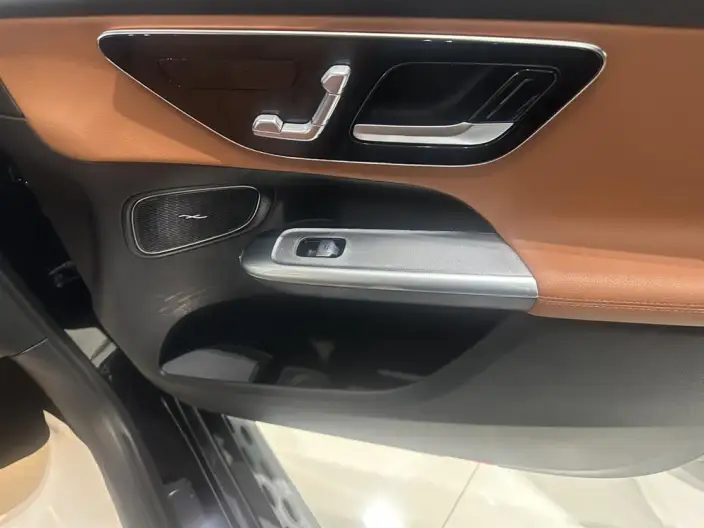Mercedes-Benz GLC 2023 Model Facelift GLC 300 L 4MATIC Dynamic Model 7 seat – фото 5
