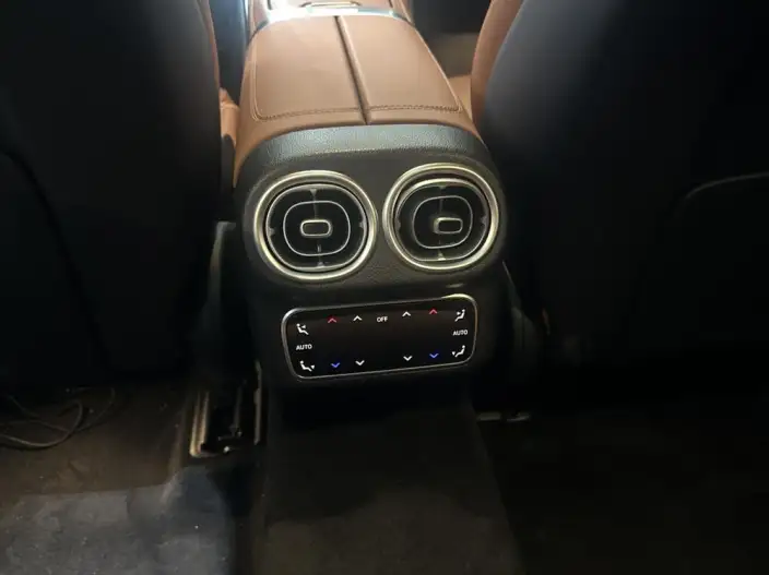 Mercedes-Benz GLC 2024 Model Facelift GLC 300 L 4MATIC Dynamic Model 5 seat – фото 6