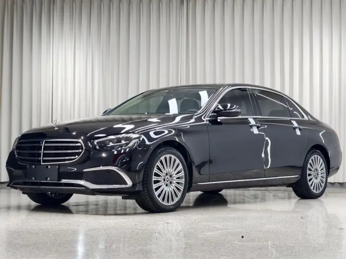 Mercedes-Benz E-Class 2023 Model E 300 L Fashion Model sedan – фото 1