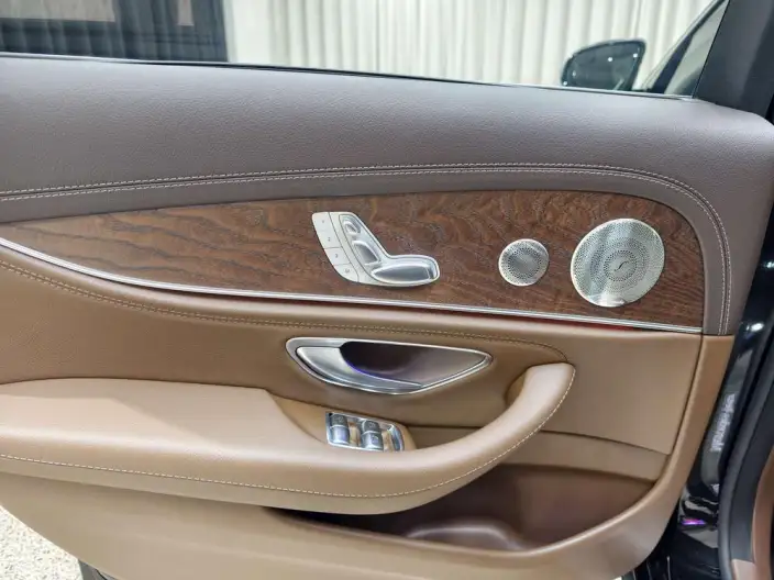 Mercedes-Benz E-Class 2023 Model E 300 L Fashion Model sedan – фото 9