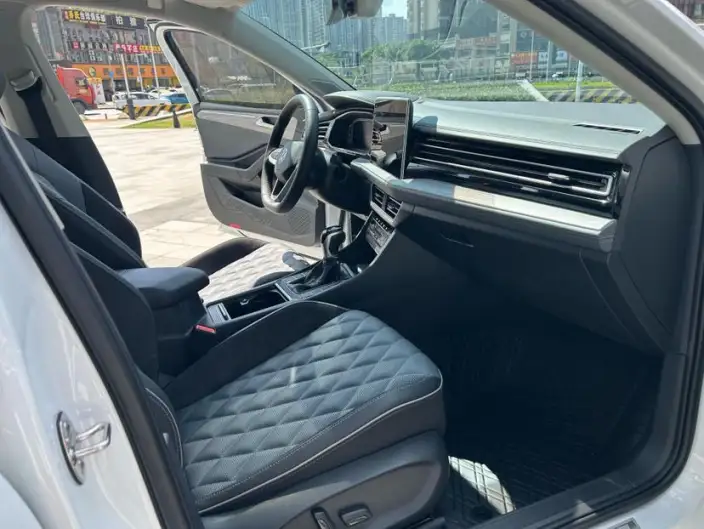 Volkswagen Sagitar 2023 Model 300TSI DSG Superior Edition – фото 10