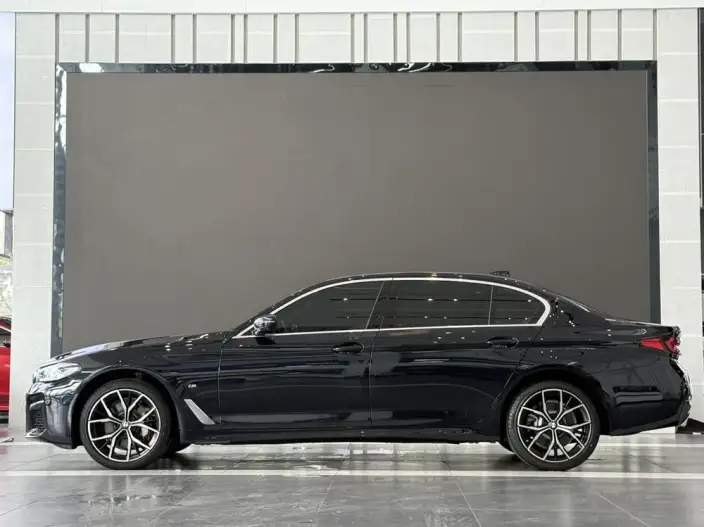 BMW 5 Series 2023 Model Facelift 530Li Exclusive Model M Sports Set – фото 4