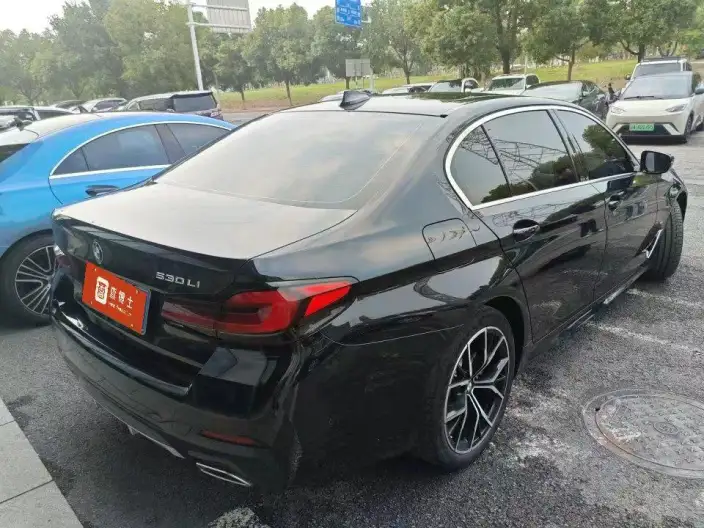 BMW 5 Series 2023 Model 530Li Exclusive Model M Sports Set – фото 4