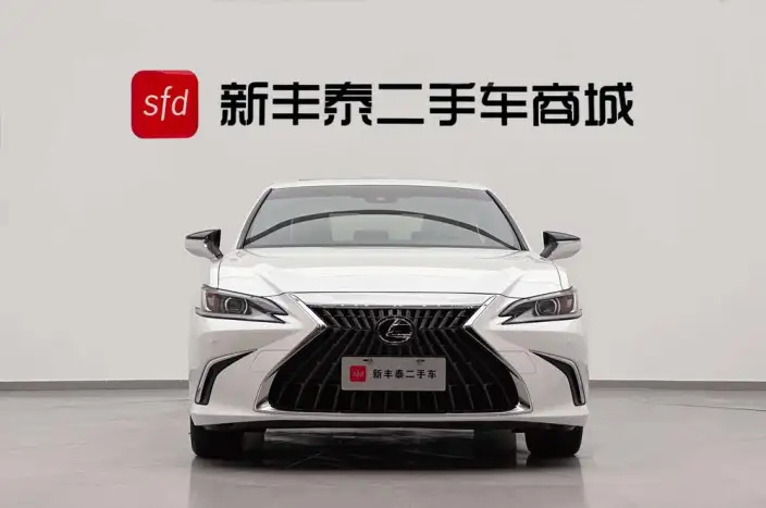 Lexus ES 2022 Model 300h Superior Edition
