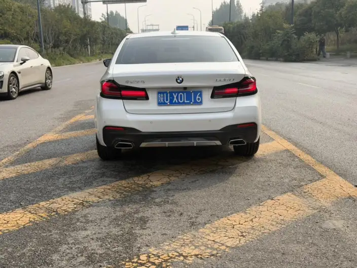 BMW 5 Series 2022 Model Facelift II 525Li M Sports Set – фото 6