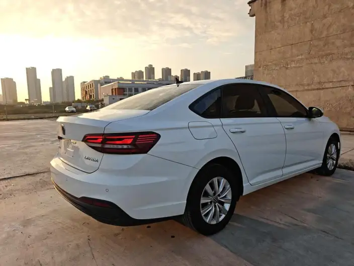 Volkswagen Lavida 2024 Model 1.5L Automatic Deyi Edition – фото 6