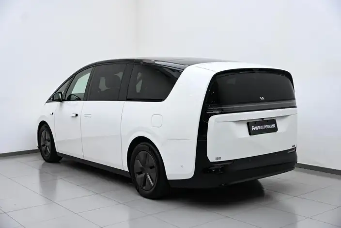 Li Auto MEGA 2024 Model Ultra Edition – фото 5