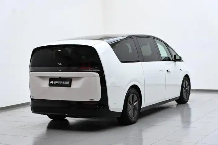 Li Auto MEGA 2024 Model Ultra Edition – фото 7
