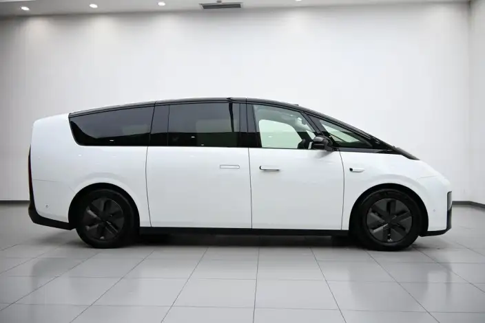 Li Auto MEGA 2024 Model Ultra Edition – фото 8