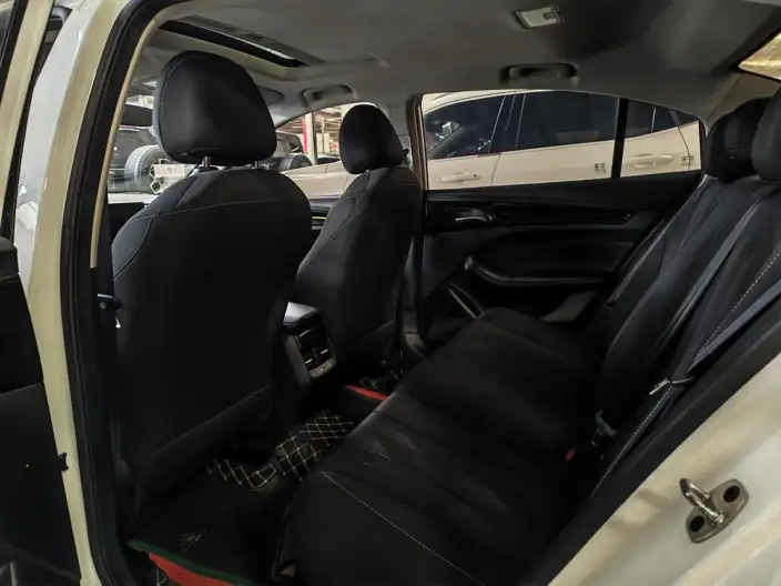 Roewe i5 2021 Model 1.5L CVT Platinum edition – фото 9