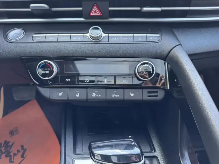 Hyundai Ioniq 2023 Model 1.5L CVT LUX Premium Edition – фото 7
